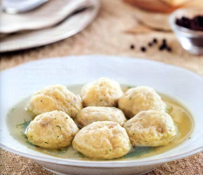 Фотография рецепта Куриный бульон с кнейдлах
