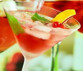 Фотография рецепта Апельсиново-малиновый коктейль с шампанским