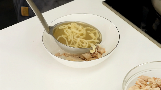 Фото шага рецепта Куриный суп из базарной курицы с домашней лапшой 126509 шаг 10