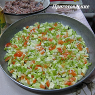 Овощное ассорти с мясом, рисом и сыром