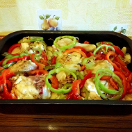 Запеченная курица в сливочном соусе с овощами и картофелем