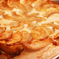 Шарлотка с тертыми яблоками