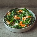 Фотография рецепта Салат с креветками, кукурузой и салатом чука автор Еда