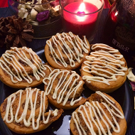 Улитки с грецкими орехами и корицей