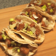 Мини тако с курицей терияки