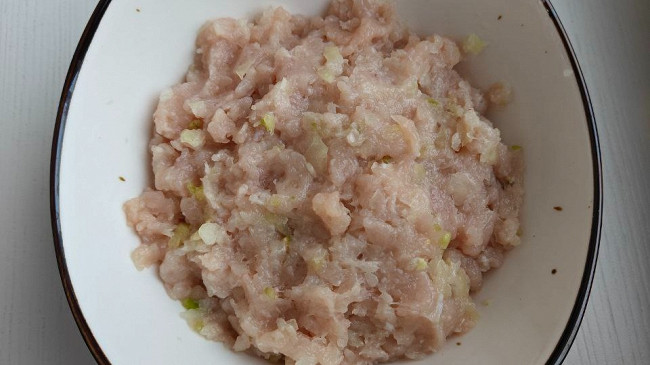 Фото шага рецепта Куриные котлеты с кабачком и шампиньонами 175140 шаг 1