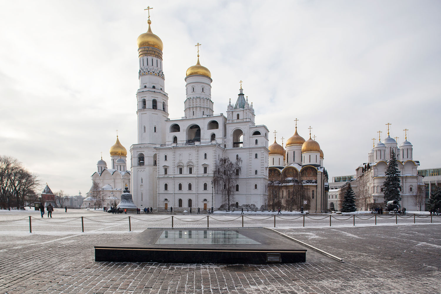 Соборная площадь Московского Кремля зимой