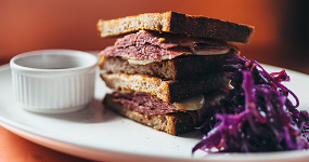 Пекарня «Печорин» в новом формате, 9 видов хумуса в «Абу Гош» и овощи в «Рихтере»