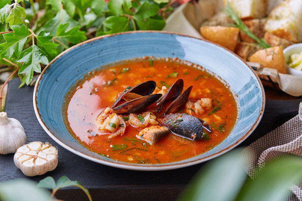  томатный суп с фенхелем и морепродуктами (410 р.)