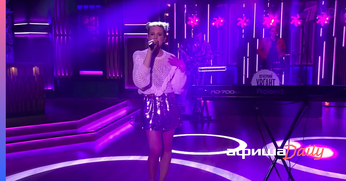 Монеточка у урганта 2020. Монеточка певица вечерний ургант. Монеточка вечерний ургант. Лиза монеточка вечерний ургант. Монеточка певица вечерний ургант.