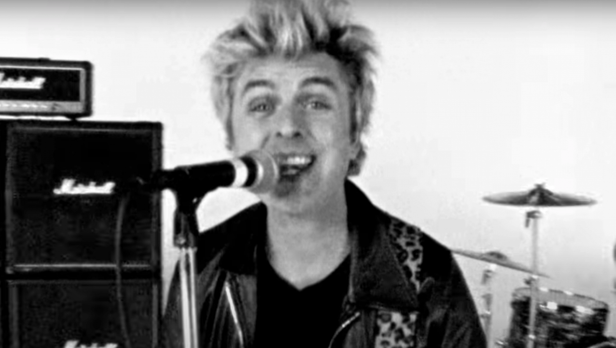 Green Day выпустили клип на новый трек «Look Ma, No Brains!» Афиша новости