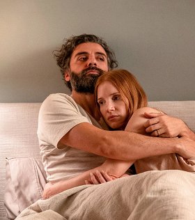 Лучшие мини-сериалы 2021-го, которые можно посмотреть целиком за праздники
