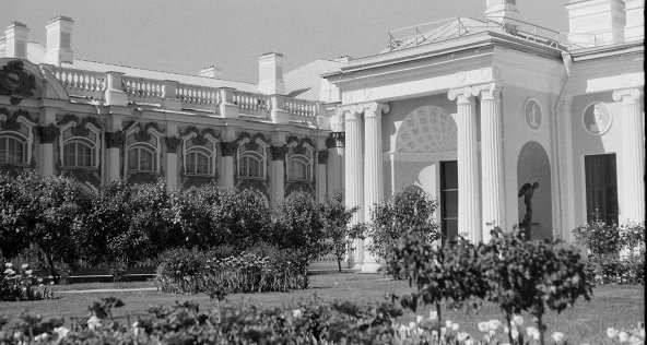 Лето в Петербурге: 10 лучших уличных квестов и пешеходных экскурсий для детей подростков