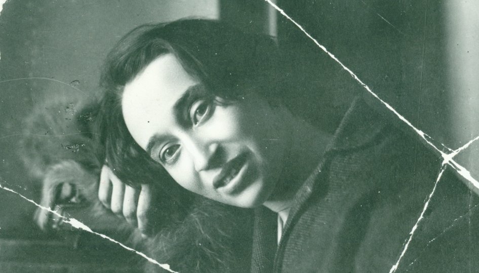 Выставки: Тоска по мировой культуре. Книжный шкаф поэта Выставки: Тоска по мировой культуре. Книжный шкаф поэта