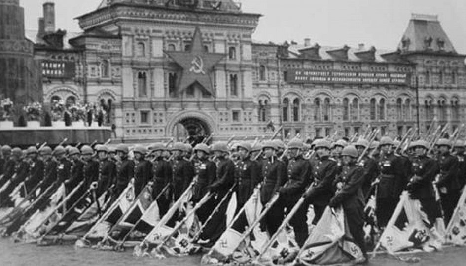 Кино: «Маршалы победы: Жуков и Рокоссовский» Кино: «Маршалы победы: Жуков и Рокоссовский»