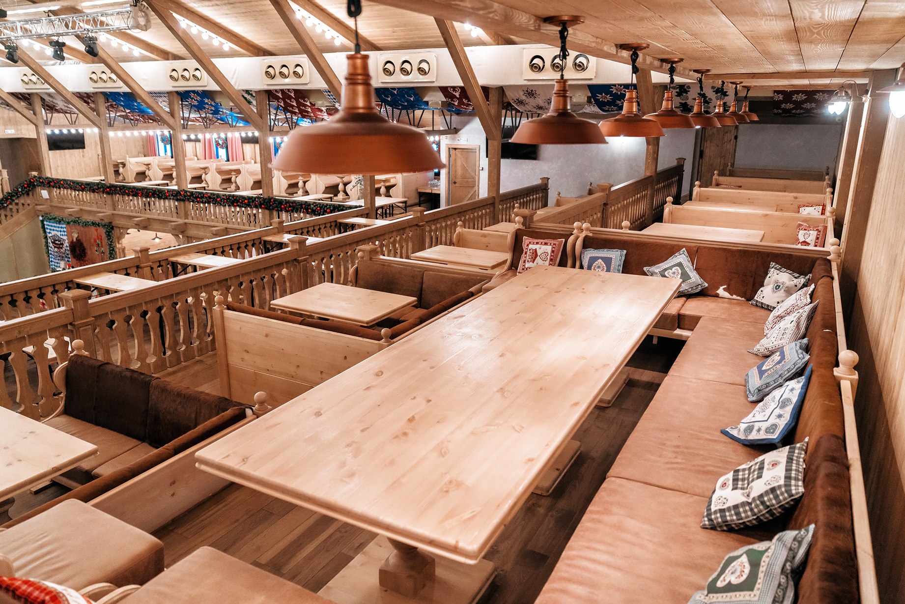 Пивной ресторан Альпенхаус у метро Крестовский остров в Санкт ...