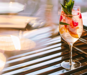 Фотография рецепта Белая сангрия из Mercedes Bar