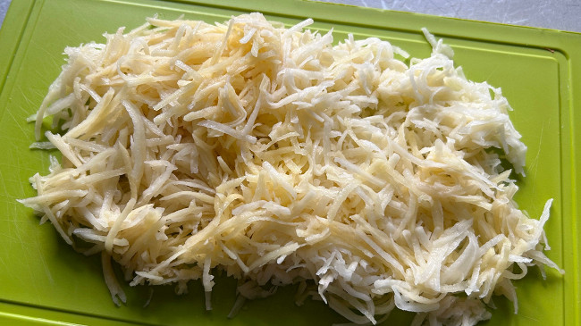 Фото шага рецепта Овощной салат с курицей и картофелем пай 174262 шаг 4