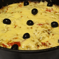 Мясо картофелем, помидорами и сыром