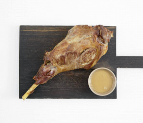 Фотография рецепта Запеченная баранья нога с кофе и овощами