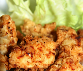 Фотография рецепта Маринованная имбирная курица с красным перцем, зеленым луком и лаймом