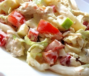Фотография рецепта Салат с пекинской капустой, курицей и кальмарами