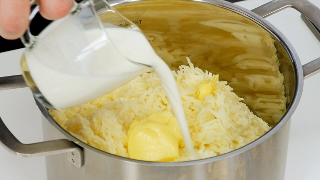 Фото шага рецепта Биточки из рыбы с картофельным пюре 91464 шаг 8