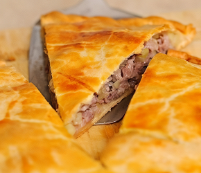 Фотография рецепта Мясной пирог в сметанном тесте
