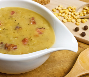 Фотография рецепта Суп гороховый с куриным мясом и копченостями