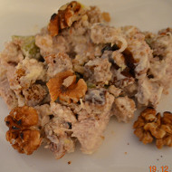 Салат мясной с хреном и маринованными огурцами