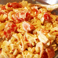 Салат с морепродуктами и овощами