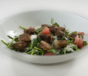 Фотография рецепта Салат с куриной печенью, грейпфрутом и мацони