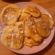 Кефирные оладьи с яблоками
