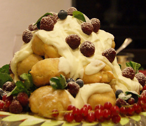 Фотография рецепта Свадебный французский торт (Croquembuche)
