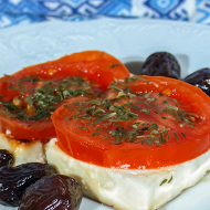 Брынза, запеченная с помидорами (Саганаки)