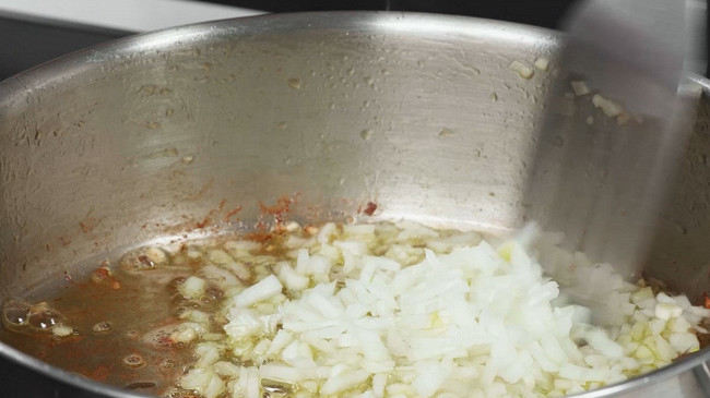Фото шага рецепта Паэлья из пшеничной лапши с морепродуктами 173533 шаг 9