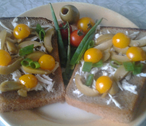 Фотография рецепта Бутерброды с курицей и оливками