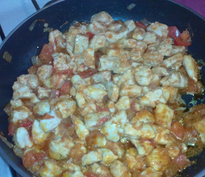 Фотография рецепта Курица с овощами и томатной пастой