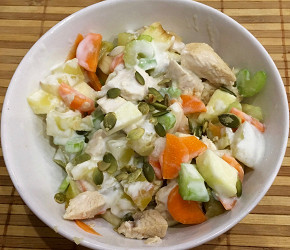 Фотография рецепта Полезный салат с курицей