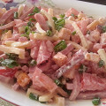 Фотография рецепта Салат с помидором, копченым сыром и сухариками автор Александр Владимирович