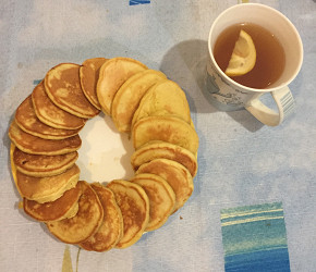 Фотография рецепта Оладьи на кефире с фруктами