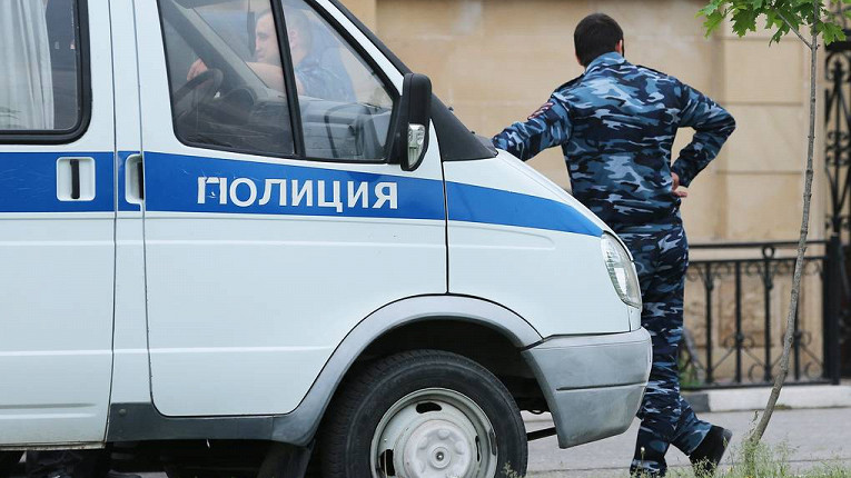 Полиция задержала распыливших перцовый баллончиком в женщину блогеров