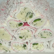 Закуска из крабовых палочек, фаршированных сыром
