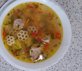Фотография рецепта Суп из свиной лопатки с макаронами и сладким перцем