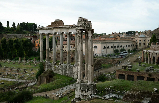Национальный римский музей получил посылку с куском древнего мрамора. 