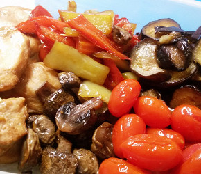 Фотография рецепта Курица, запеченная с перцем, баклажанами и черри