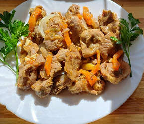 Фотография рецепта Куриные желудки тушеные с луком и морковью