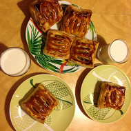 Слойки с яблоками и корицей