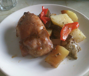Фотография рецепта Запеченная курица с овощами в сладко-кислом соусе