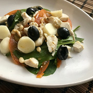 Салат с хурмой и кедровыми орешками